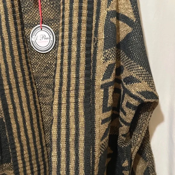 A Peach Chic Geometric Black and Tan Cardigan - Picture 6 of 6